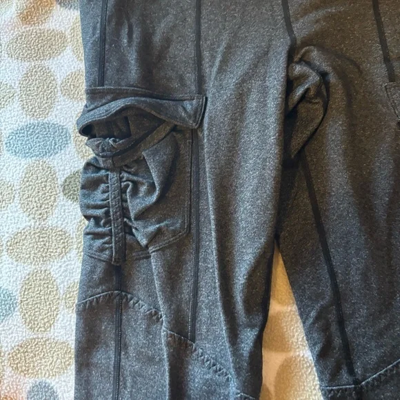 Lululemon Scenic Route Women's Gray Cargo Leggings Size 8 25" - Picture 4 of 8